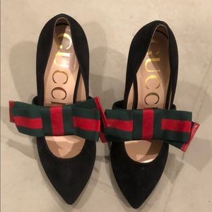 Gucci heels with removable red and green bow
